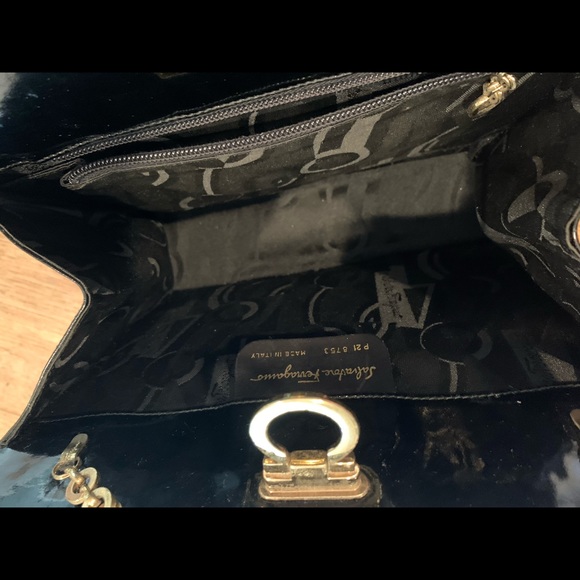 Salvatore Ferragamo black patent leather bag - Picture 5 of 9